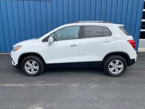Used 2017 Chevrolet Trax LT w/ LT Convenience Package image 14