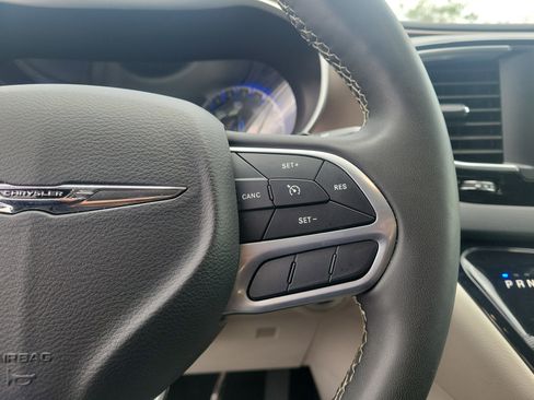 Used 2023 Chrysler Voyager LX FWD image 19