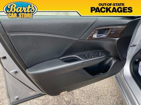Used 2017 Honda Accord Touring image 23