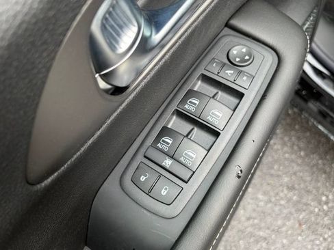 New 2027 Chrysler Pacifica Limited AWD/4WD image 13