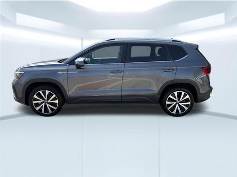 Used 2024 Volkswagen Taos SE FWD image 3