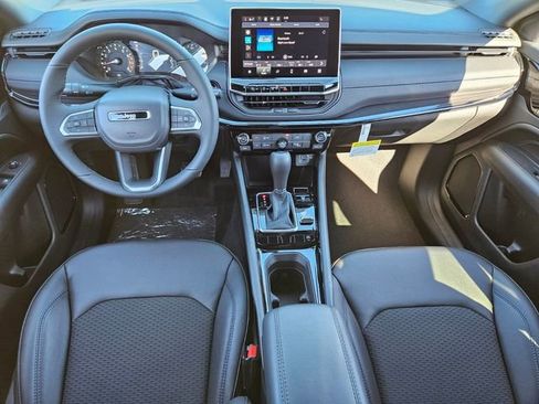 New 2026 Jeep Compass Latitude image 9