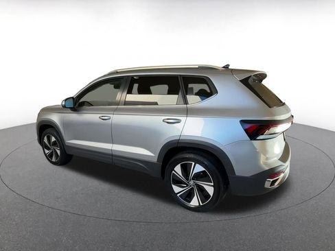 Used 2025 Volkswagen Taos SE image 17