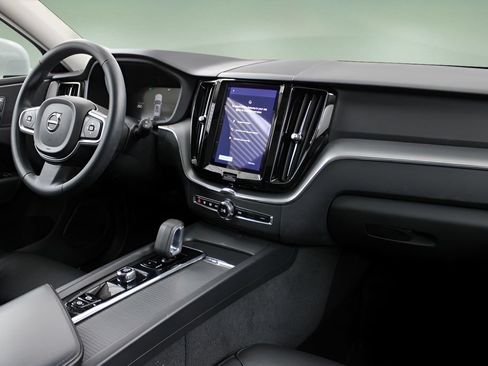 Used 2023 Volvo XC60 B5 Core w/ Climate Package AWD/4WD image 21