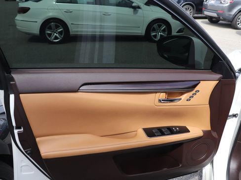 Used 2018 Lexus ES 350 ES 350 Sedan 4D w/ Premier Package image 3