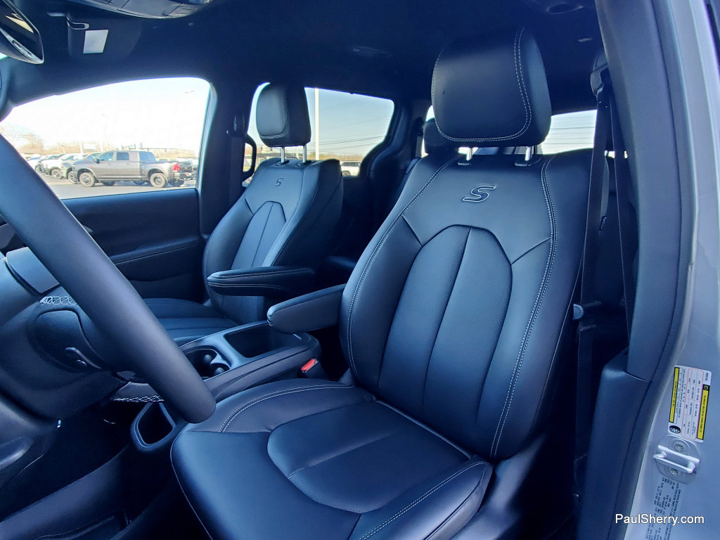 New 2026 Chrysler Pacifica Select w/ S Appearance Package FWD image 25