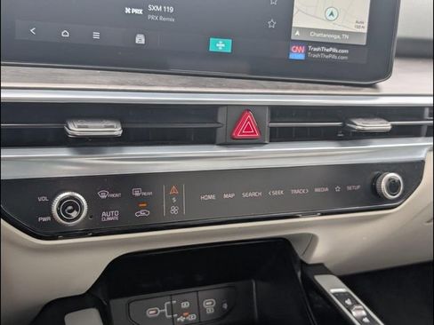 Certified 2025 Kia Sorento SX AWD/4WD image 17