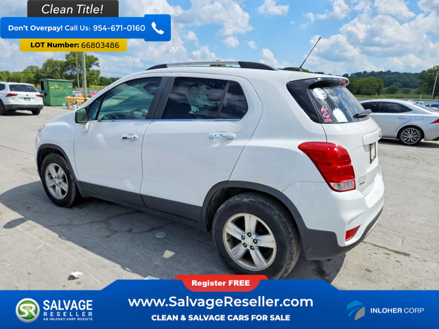 Used 2019 Chevrolet Trax LT w/ LT Convenience Package FWD image 3