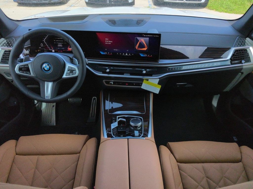 New 2026 BMW X5 xDrive50e w/ M Sport Package AWD/4WD image 15