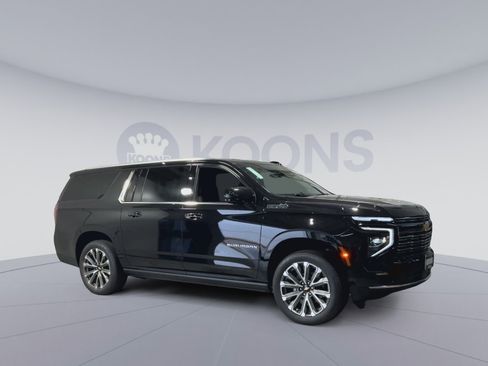 New 2026 Chevrolet Suburban High Country image 2