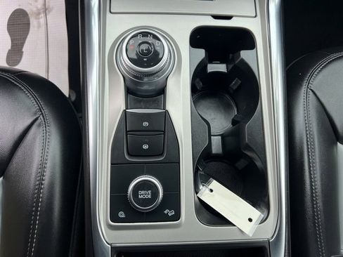 Used 2022 Ford Explorer XLT w/ Equipment Group 202A image 33