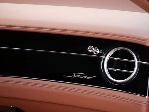 Used 2024 Bentley Flying Spur W12 image 26