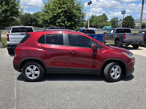 Used 2021 Chevrolet Trax LT w/ LT Convenience Package FWD image 31