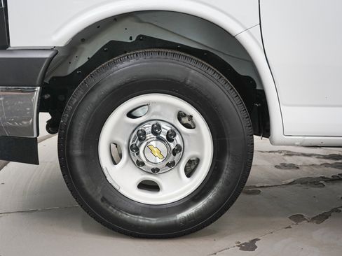Used 2025 Chevrolet Express 3500 LT w/ LT Preferred Equipment Group RWD image 30