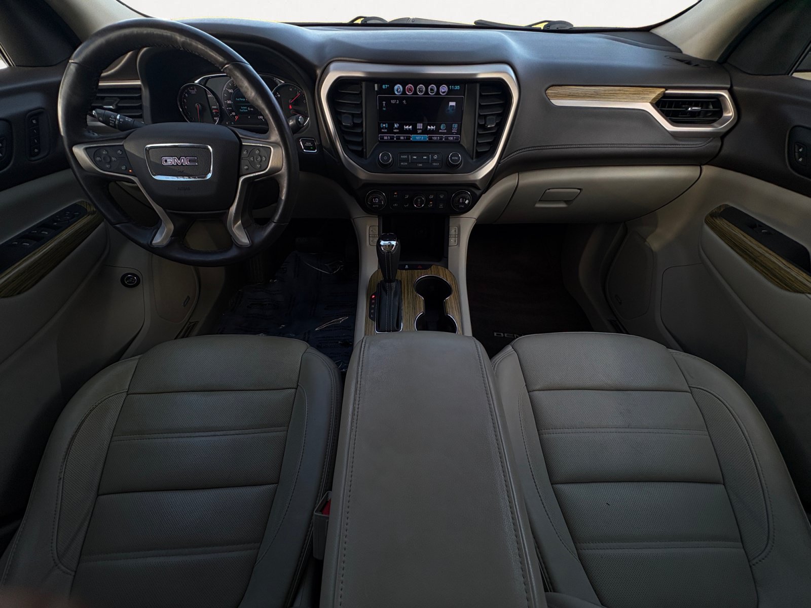Used 2017 GMC Acadia Denali w/ Technology Package FWD image 3