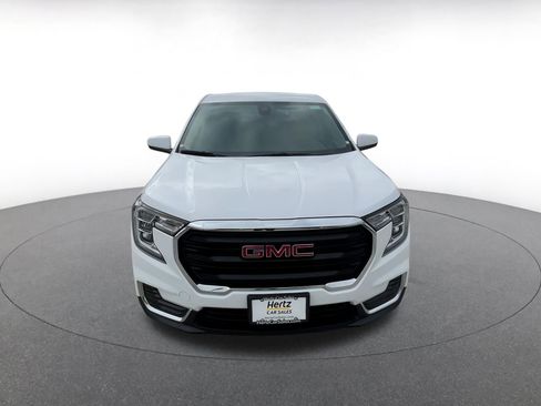 Used 2024 GMC Terrain SLE image 4