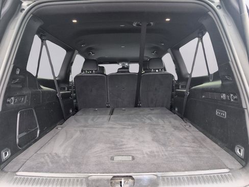 Used 2024 Jeep Wagoneer L Series II RWD image 9