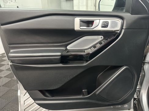 Used 2022 Ford Explorer Platinum w/ Equipment Group 601A image 18