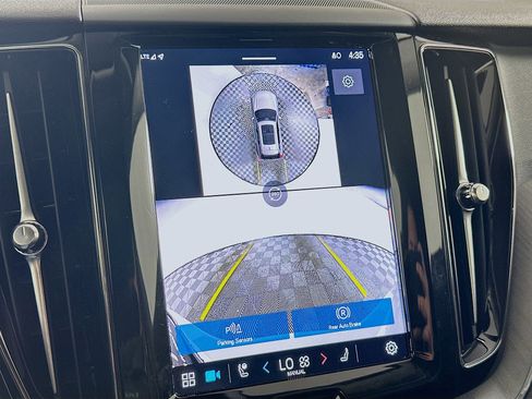 Used 2025 Volvo XC60 B5 Plus image 23