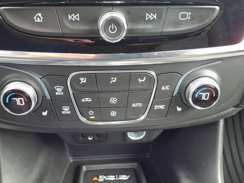 Used 2023 Chevrolet Traverse LT FWD image 26