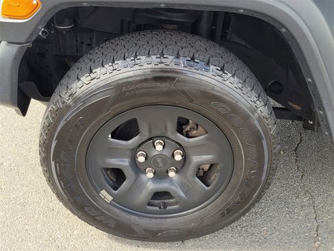 Used 2020 Jeep Gladiator Sport image 14