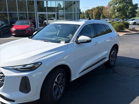 Certified 2025 Audi Q5 Premium w/ Convenience Package AWD/4WD image 12