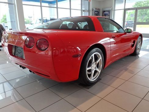 Used 2001 Chevrolet Corvette Coupe RWD image 3