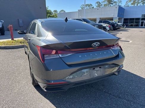 Used 2022 Hyundai Elantra SEL FWD image 9