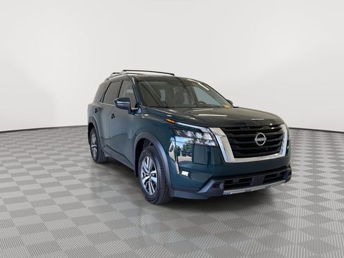 Certified 2025 Nissan Pathfinder SL FWD image 2