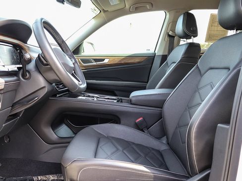 Used 2024 Volkswagen Atlas SE FWD image 19