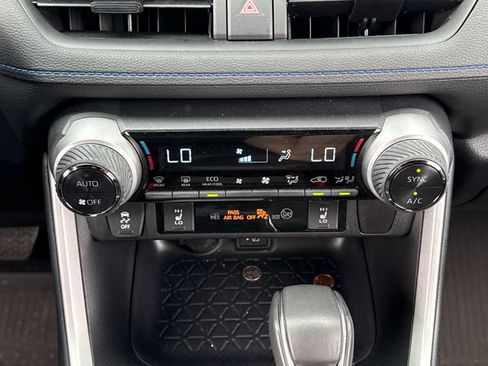Used 2025 Toyota RAV4 SE w/ Convenience Package AWD/4WD image 31