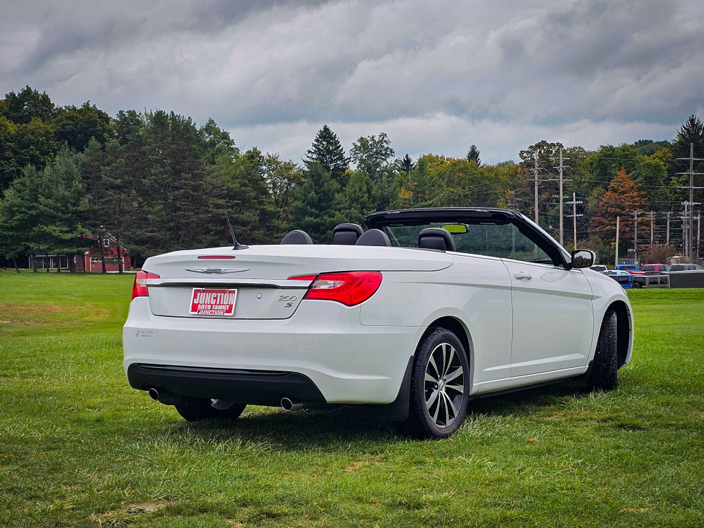 Used 2011 Chrysler 200 S FWD image 5