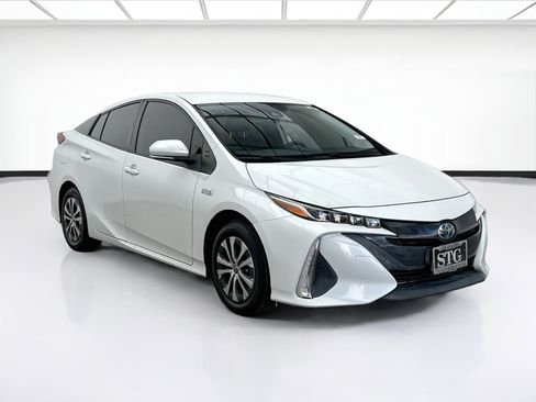 Used 2022 Toyota Prius Prime XLE FWD image 3