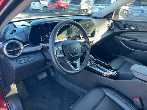 Used 2024 Chevrolet Trax ACTIV w/ Driver Confidence Package image 16