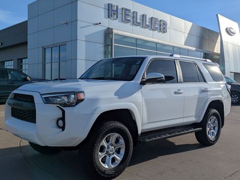 Used 2016 Toyota 4Runner SR5 Premium AWD/4WD image 3