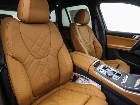 Used 2026 BMW X5 xDrive50e w/ M Sport Package image 31