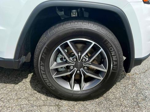 Certified 2022 Jeep Grand Cherokee Limited AWD/4WD image 12