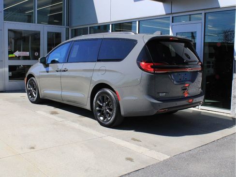 Used 2021 Chrysler Pacifica Touring-L w/ Premium & Safety Sphere Group AWD/4WD image 6