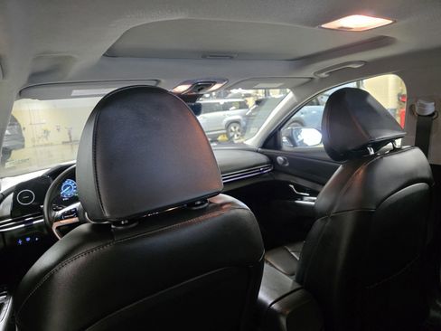 Certified 2025 Hyundai Elantra Limited image 15