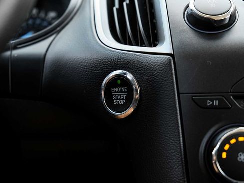 Used 2017 Ford Edge SE image 19