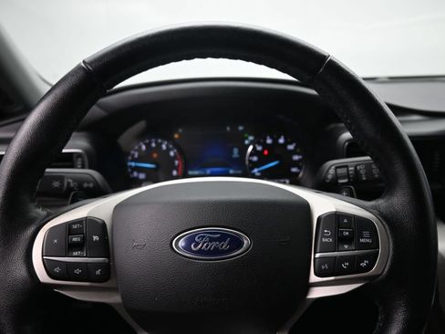 Used 2020 Ford Explorer XLT w/ Equipment Group 202A AWD/4WD image 14