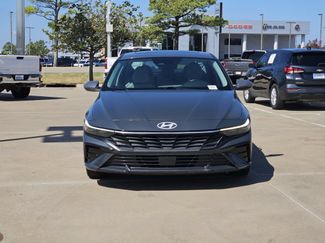 Used 2025 Hyundai Elantra Limited FWD video 2