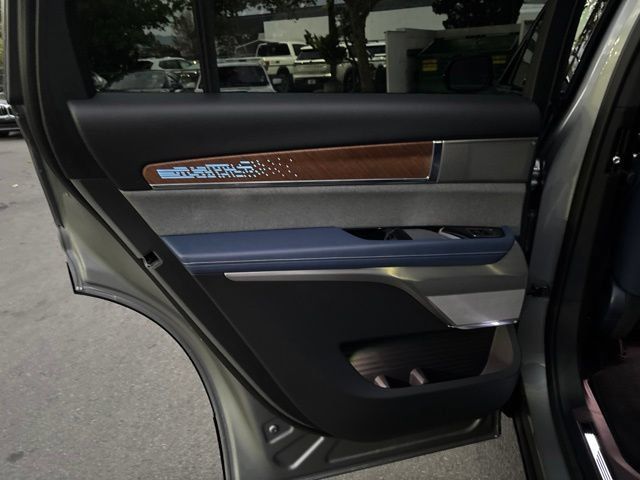 Certified 2026 Cadillac Vistiq Premium Luxury AWD/4WD image 31