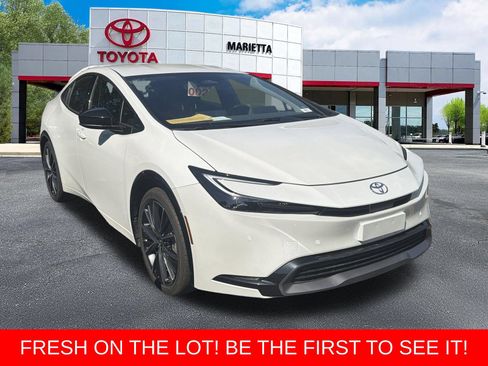 Used 2025 Toyota Prius XLE FWD image 1