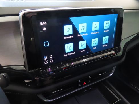 Used 2024 Volkswagen Atlas Cross Sport SE FWD image 18