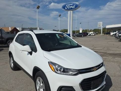 Used 2022 Chevrolet Trax LT w/ LT Convenience Package FWD image 1