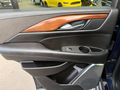 Used 2017 Cadillac Escalade Premium Luxury image 18