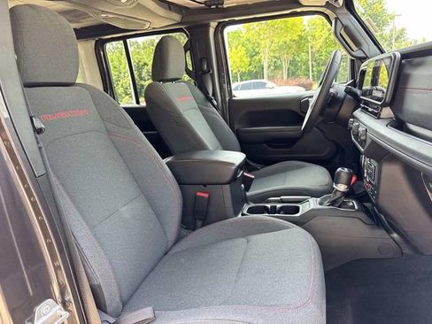 Used 2025 Jeep Wrangler Unlimited Rubicon AWD/4WD image 14