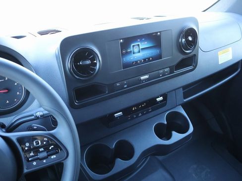 Used 2024 Mercedes-Benz Sprinter 3500 image 28