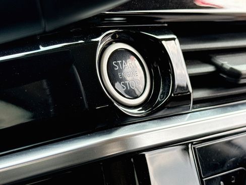 Used 2022 Nissan Pathfinder SL AWD/4WD image 9